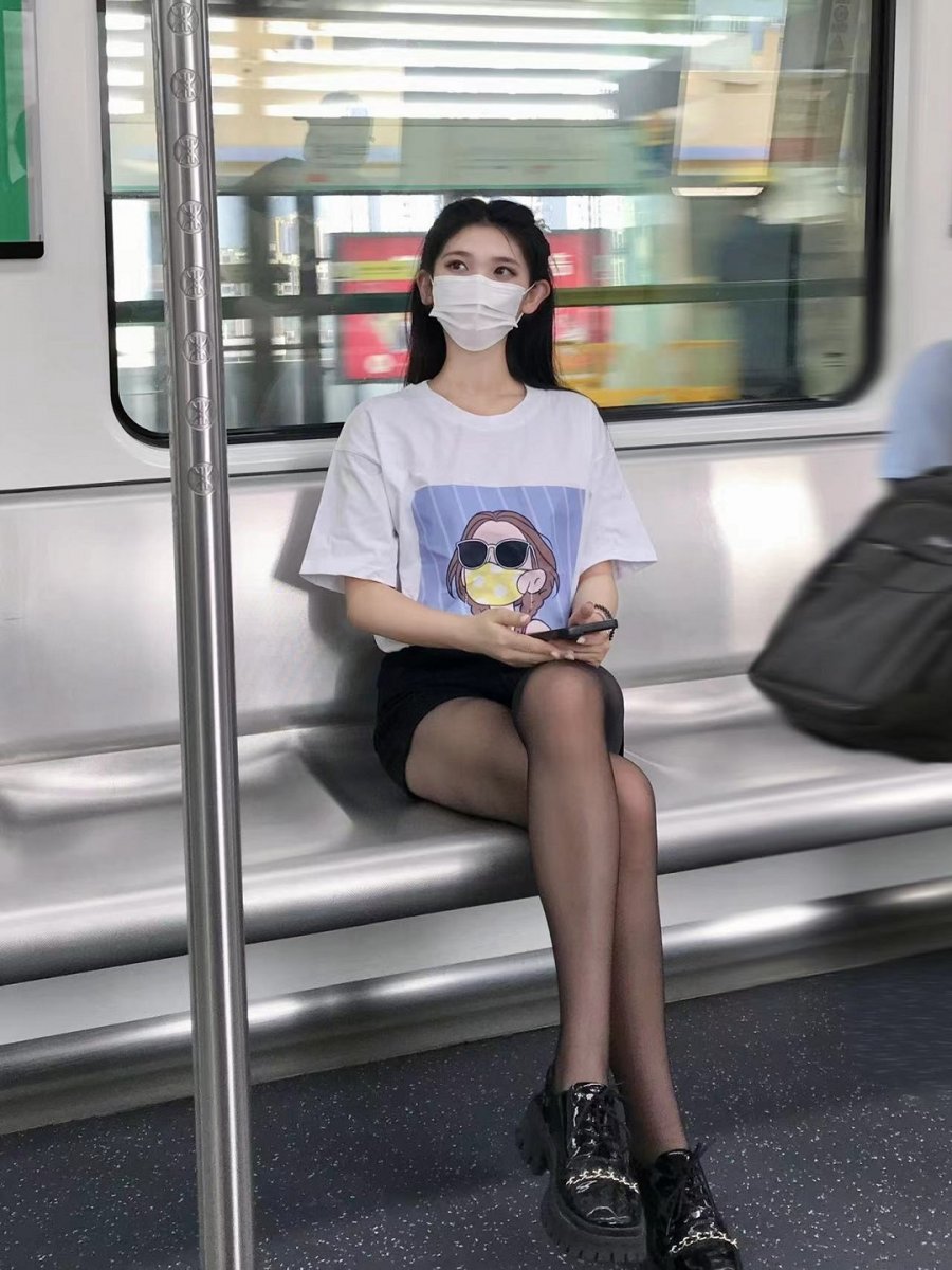 十三白NFT头像286 白色纯棉落肩T恤
