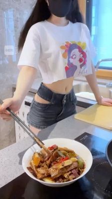 十三白鳍女子-红妆for芽芽白色纯棉春夏男女短袖落肩T恤