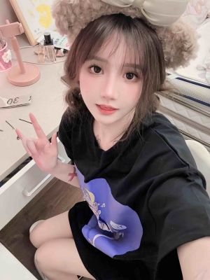 十三白 十三咦梦游07黑色纯棉落肩T恤